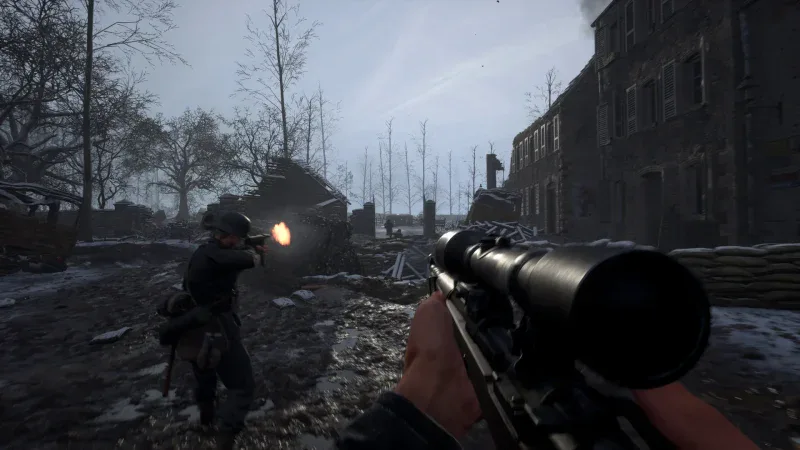 Hell Let Loose squad fighting on a WW2 battlefield